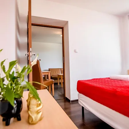 Aparteo E7 Apartment *